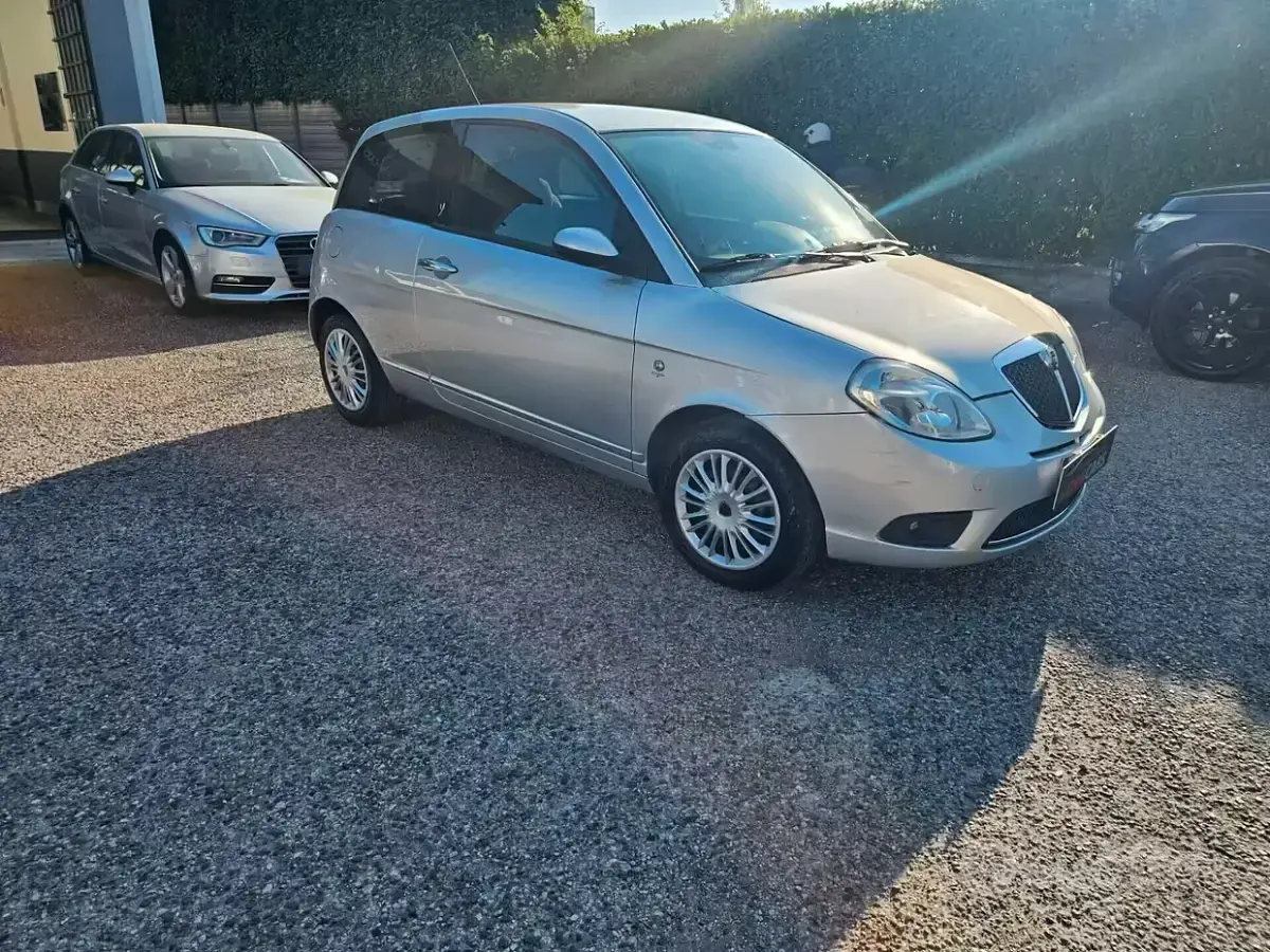 Usata Lancia Ypsilon 60 CV (44 kW) 2007 Grigio Utilitaria
