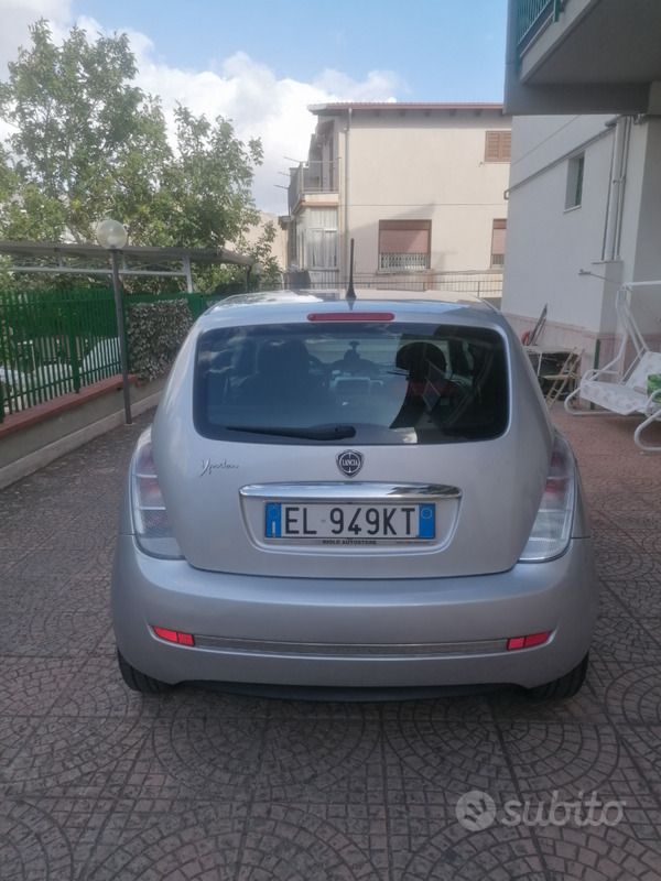 Usata Lancia Ypsilon 69 CV (50 kW) 2012 Grigio Utilitaria