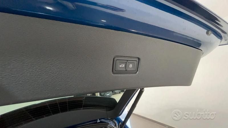 Nuova Audi Q8 S-Line 286 CV (210 kW) 2025 Blu ascari SUV