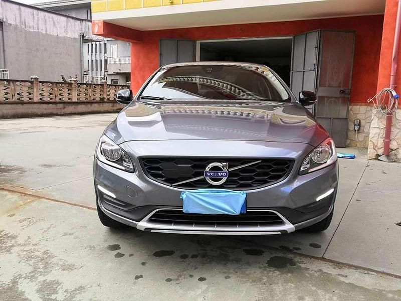 Usata Volvo S60 CC Pro 150 CV (110 kW) 2018 Grigio Berlina