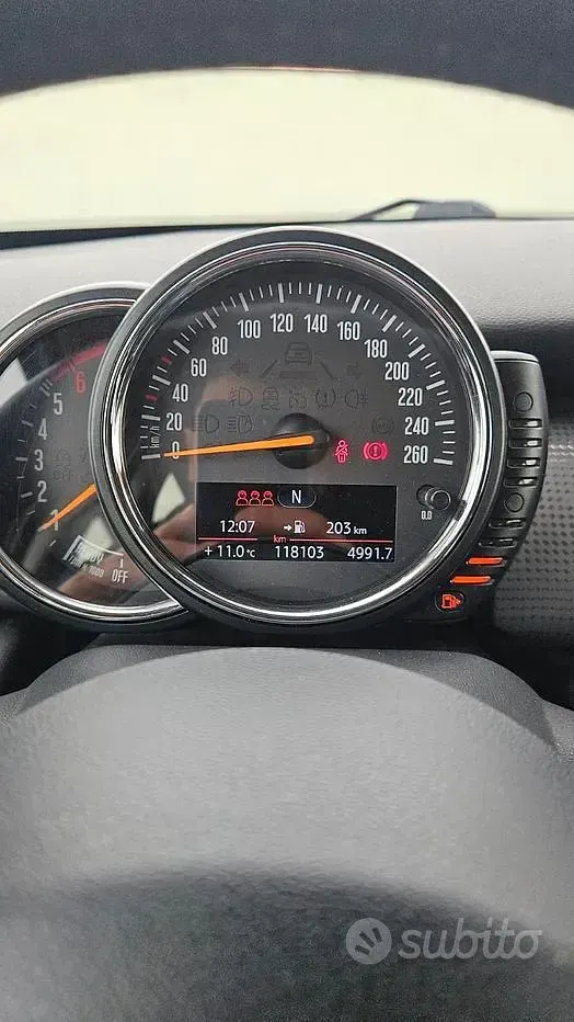 Usata Mini Cooper D 95 CV (69 kW) 2015 Nero Utilitaria
