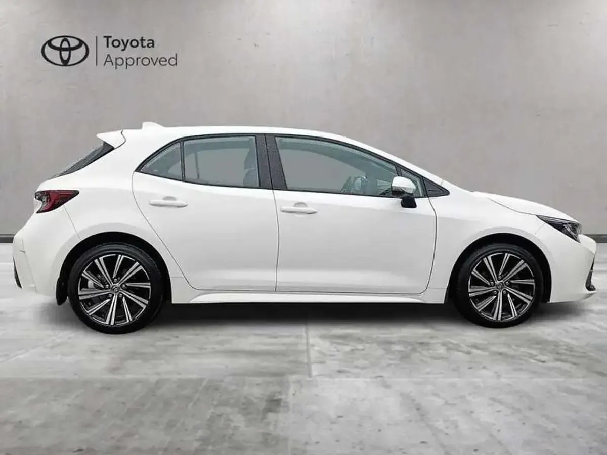 Usata Toyota Corolla Active 98 CV (72 kW) 2023 Other Utilitaria