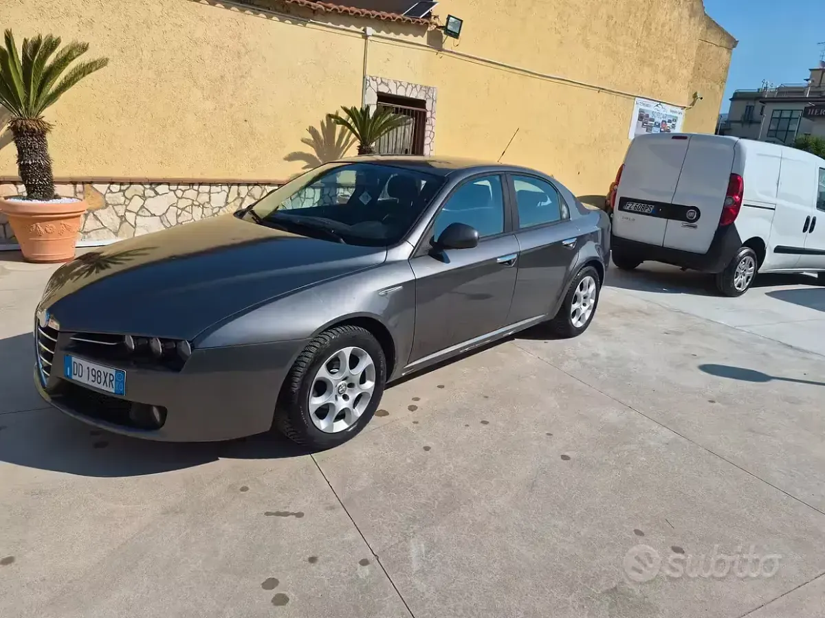 Usata Alfa Romeo 159 140 CV (102 kW) 2006 Marrone Berlina