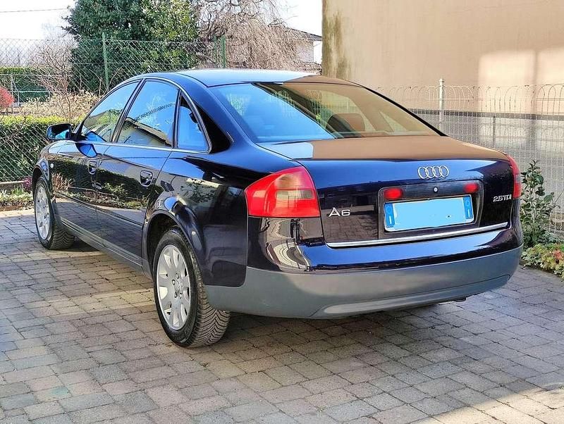 Usata Audi A6 Ambiente 150 CV (110 kW) 2000 Blu/azzurro Berlina
