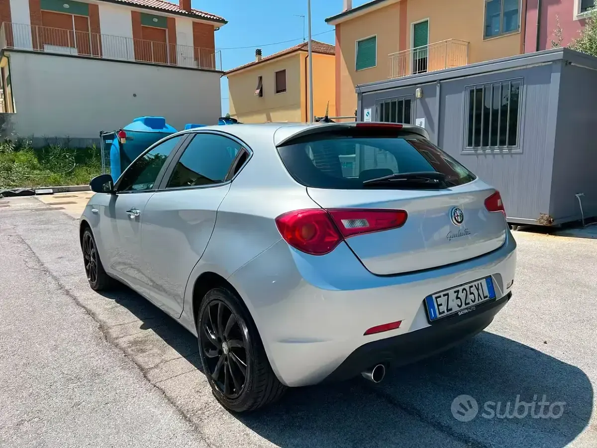 Usata Alfa Romeo Giulietta 105 CV (77 kW) 2015 Grigio Utilitaria