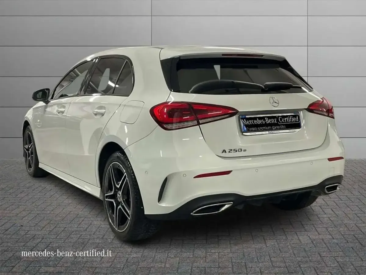 Usata Mercedes A250 Premium 218 CV (160 kW) 2022 Bianco digitale Utilitaria