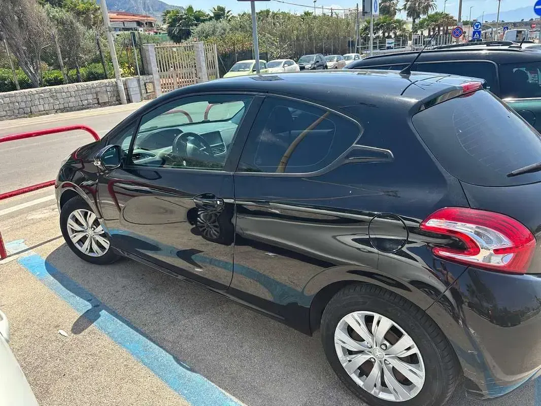 Usata Peugeot 208 Active 68 CV (50 kW) 2014 Utilitaria