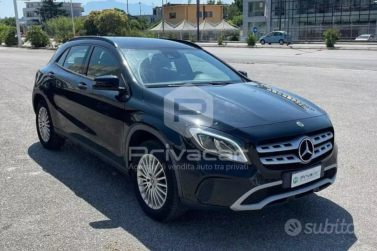 Usata Mercedes GLA180 Business 122 CV (89 kW) 2020 Nero SUV