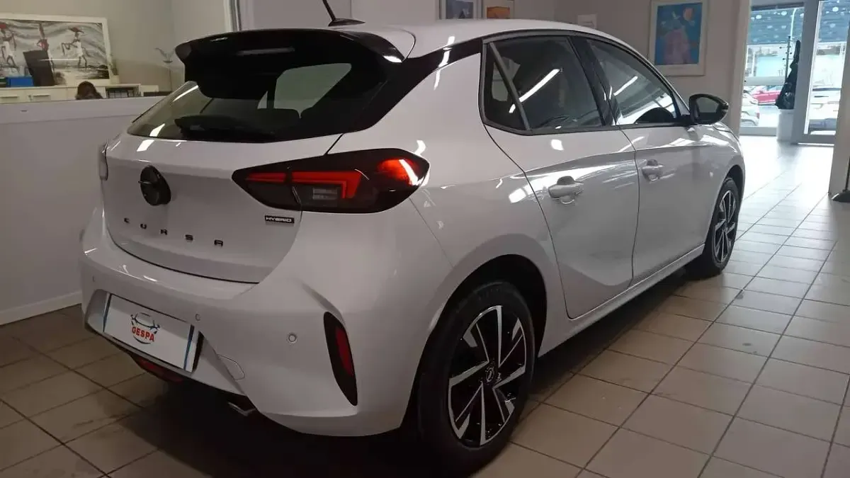 Nuova Opel Corsa 101 CV (74 kW) 2026 Bianco okenite Utilitaria