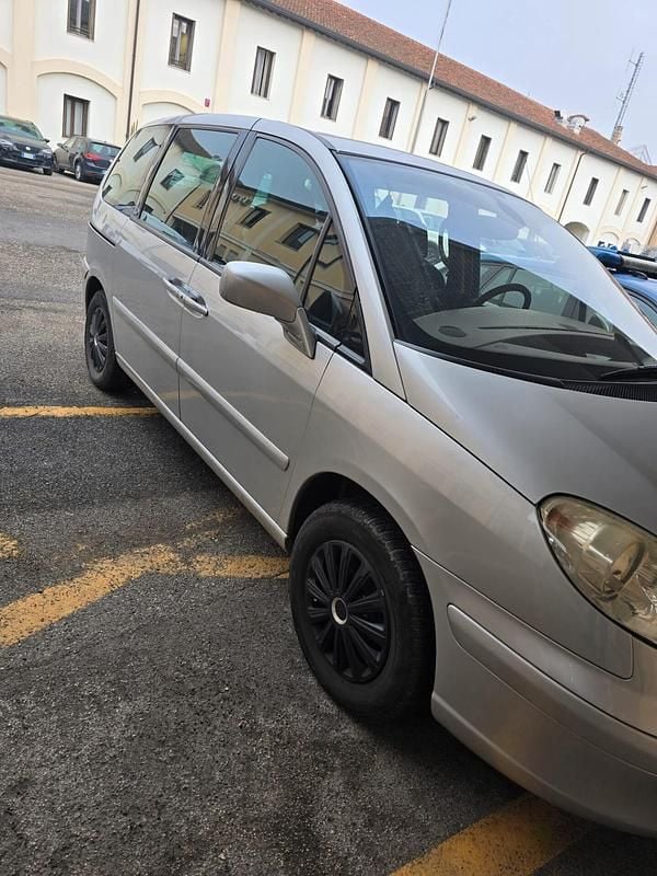 Usata Peugeot 807 128 CV (94 kW) 2003 Argento Monovolume