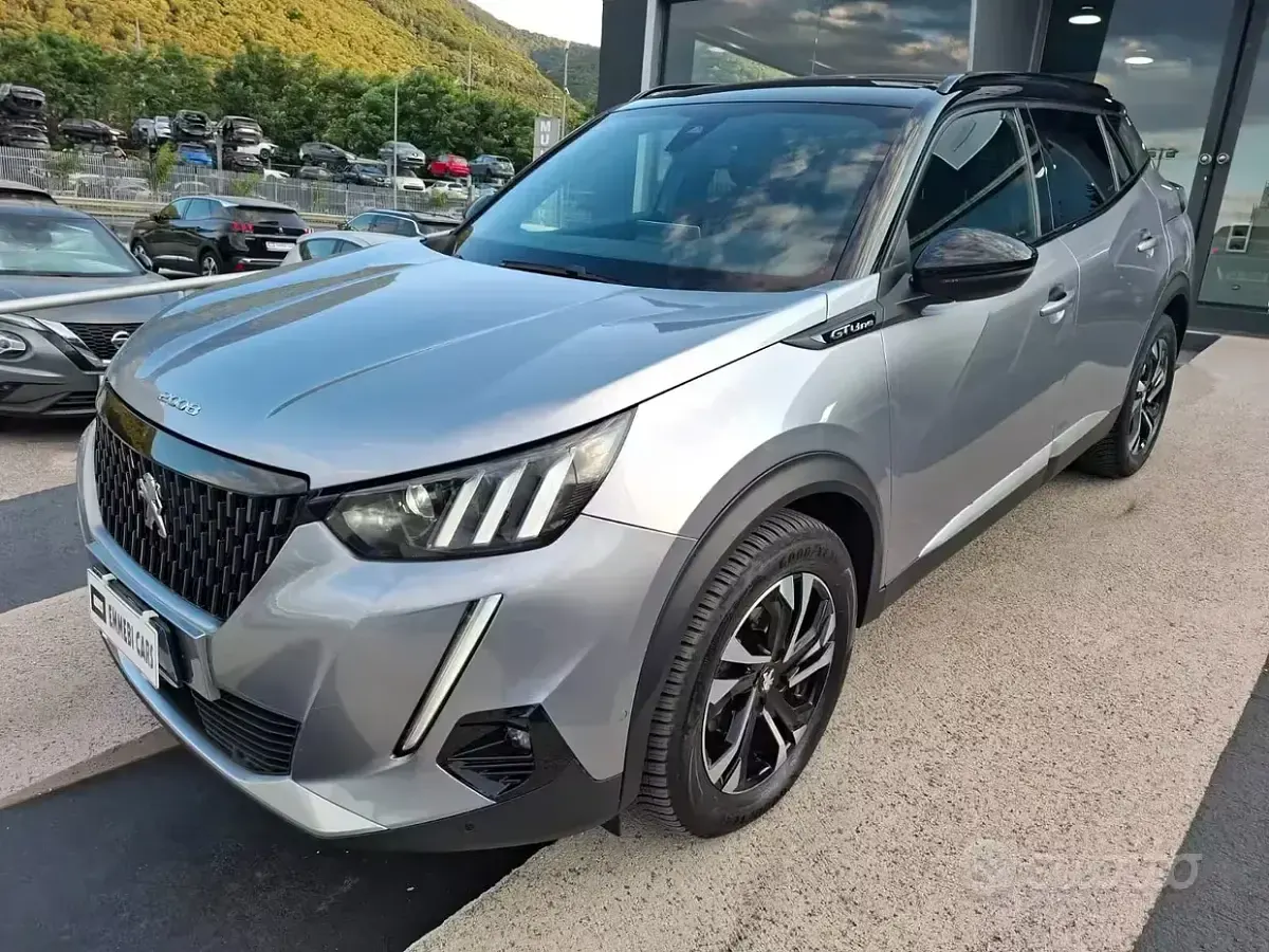 Usata Peugeot 2008 GT-line 131 CV (96 kW) 2020 Grigio SUV