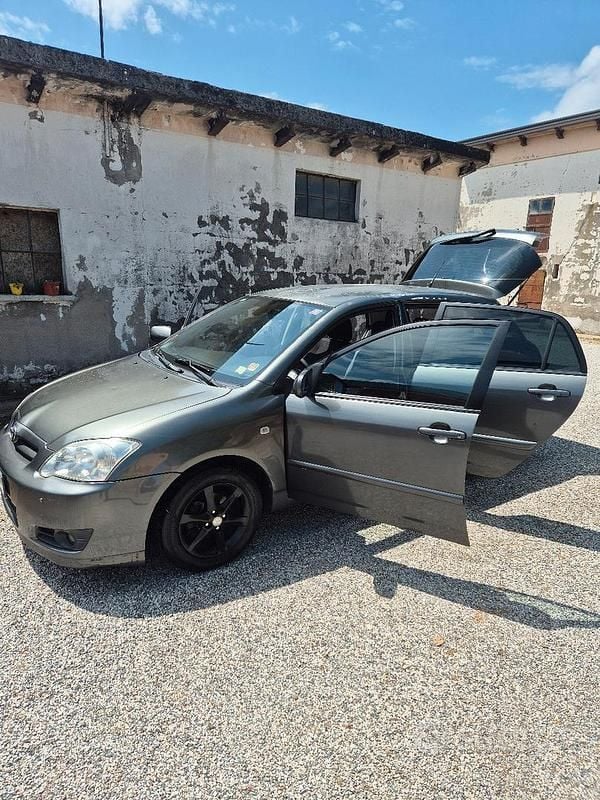 Usata Toyota Corolla 97 CV (71 kW) 2005 Utilitaria