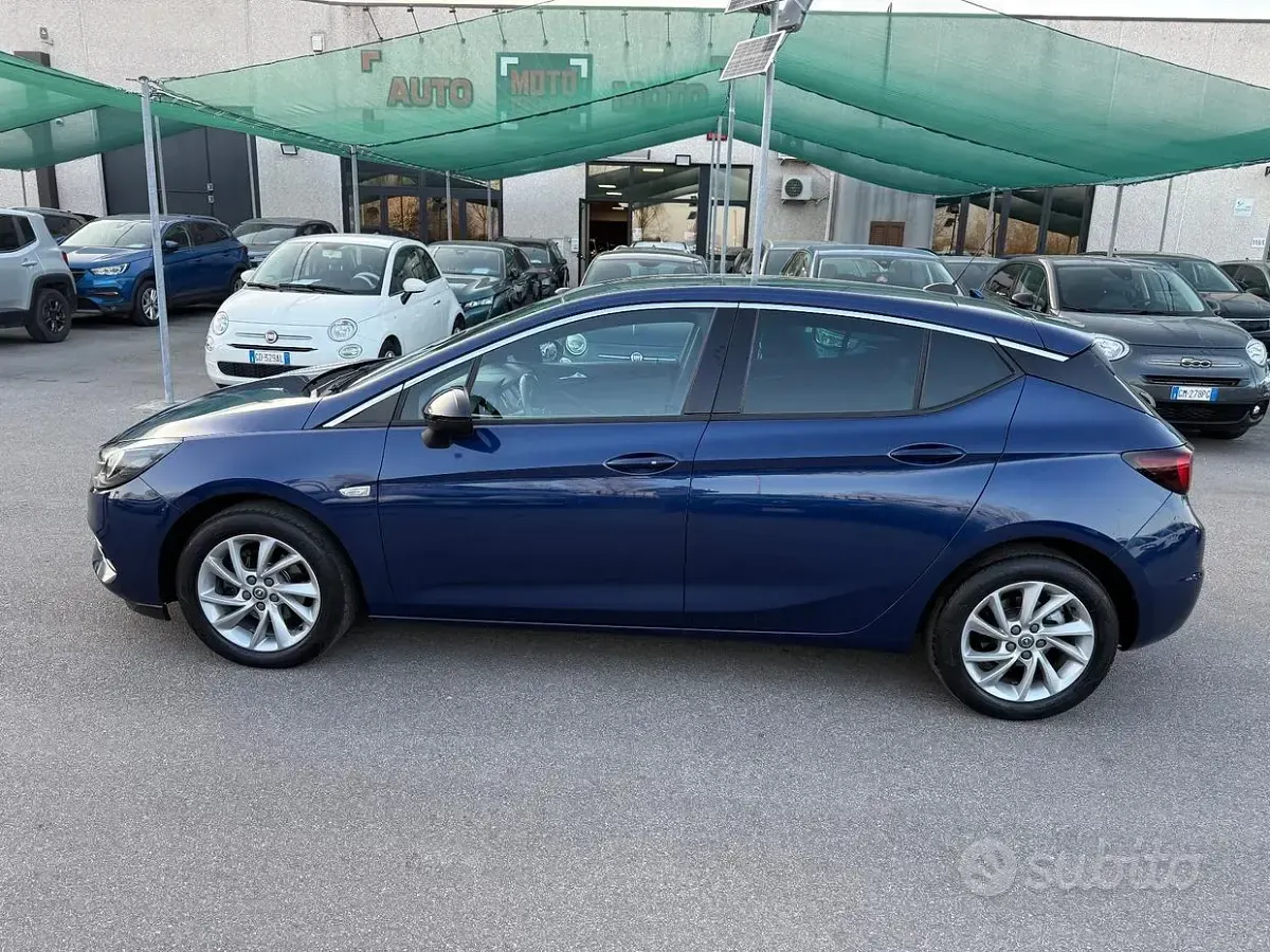 Usata Opel Astra Ultimate 122 CV (89 kW) 2021 Blu/azzurro Berlina