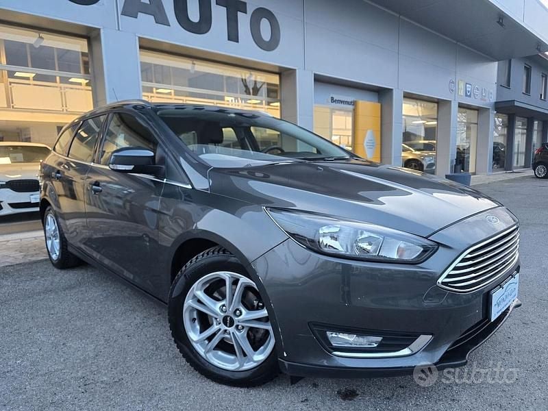 Usata Ford Focus Titanium 120 CV (88 kW) 2016 Grigio Station wagon