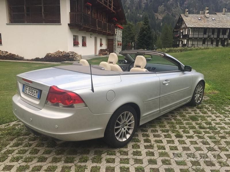 Usata Volvo C70 Momentum 2007 Grigio Cabrio