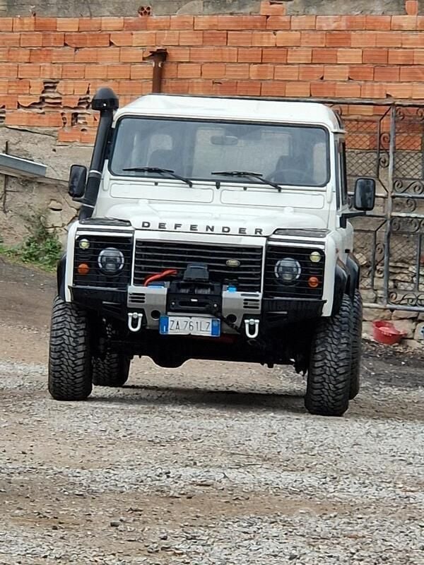 Usata 2001 Land Rover Defender SUV | 25.000 € (Cara) - Immagine 1/4