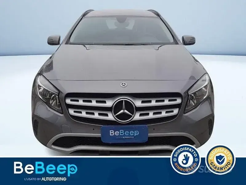 Usata Mercedes GLA180 Executive 109 CV (80 kW) 2018 Grigio metallizzato SUV