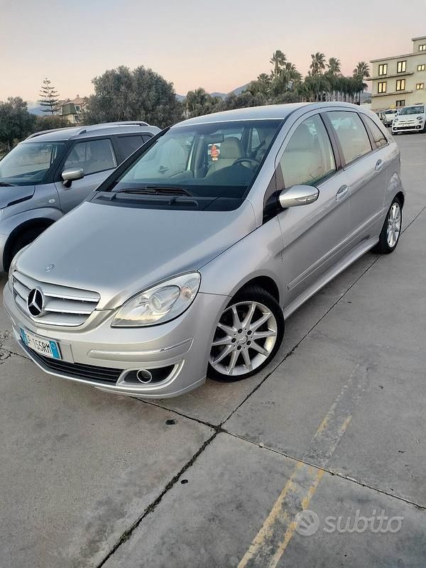 Usata Mercedes B200 2008 Grigio Monovolume