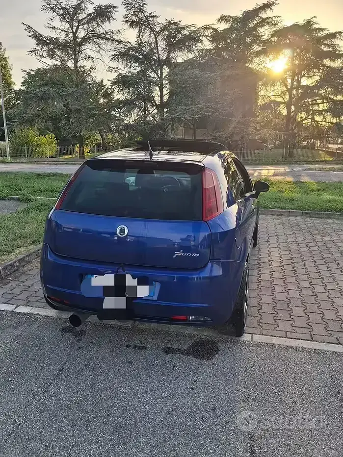 Usata Fiat Grande Punto Sport 131 CV (96 kW) 2006 Blu Utilitaria