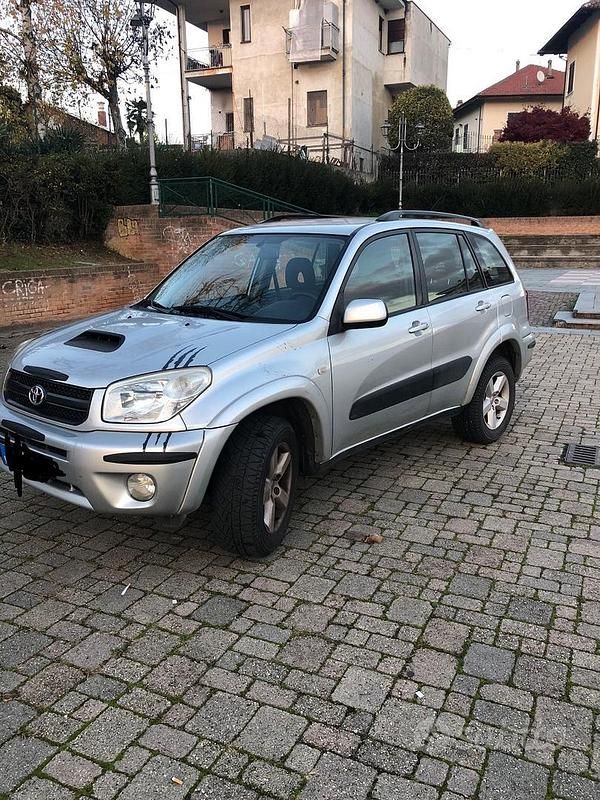 Grigio Usata 2003 Toyota RAV4 SUV | 4500 € (Buon prezzo) - Immagine 1/4