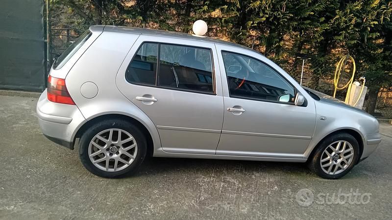 Usata VW Golf IV 2000 Grigio Berlina