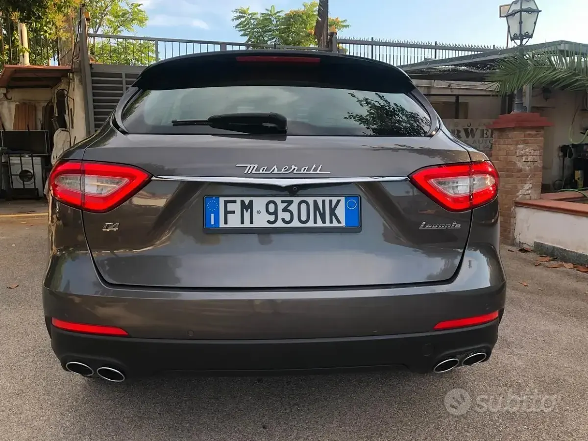 Usata Maserati Levante GranLusso 250 CV (183 kW) 2018 Grigio SUV
