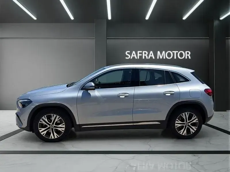 Usata Mercedes GLA180 Advanced 116 CV (85 kW) 2025 Argento SUV