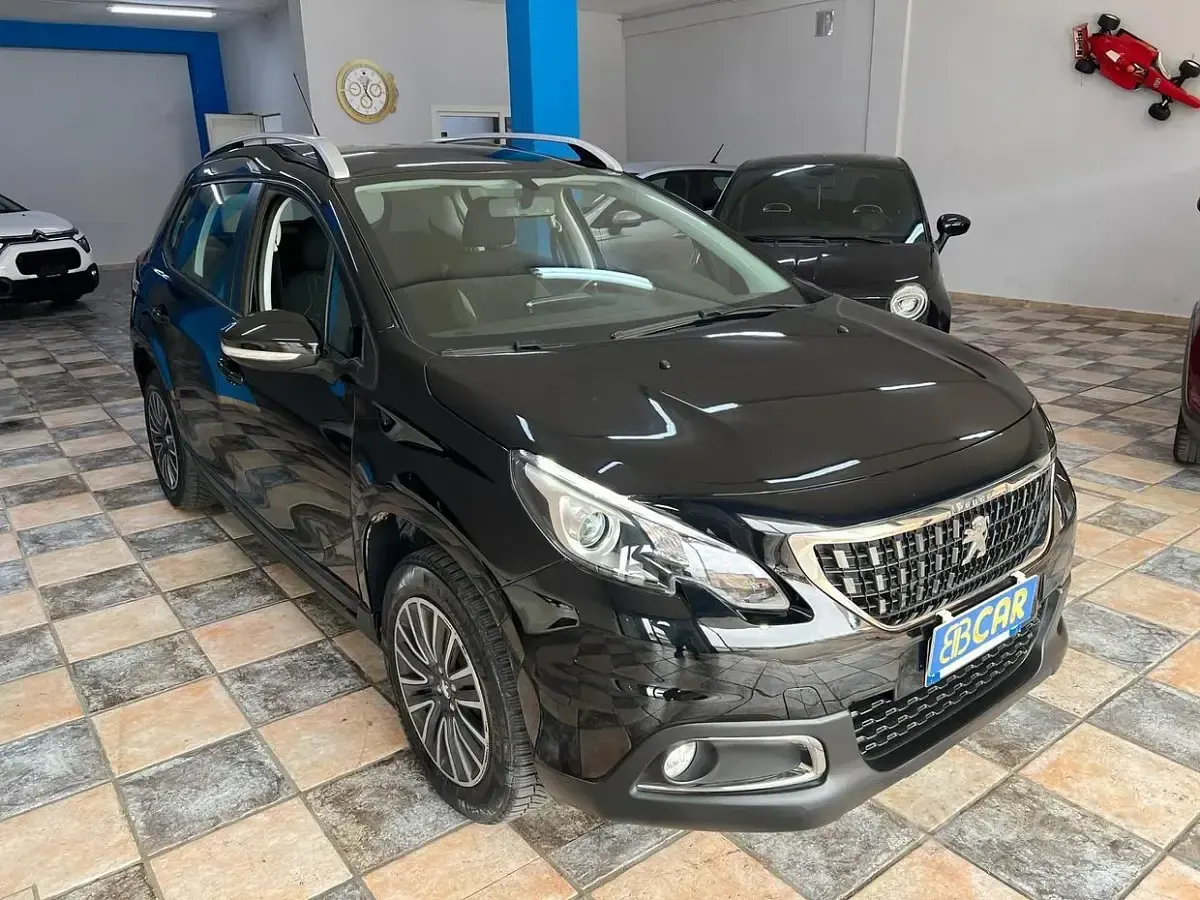 Usata Peugeot 2008 Active 82 CV (60 kW) 2017 Nero SUV