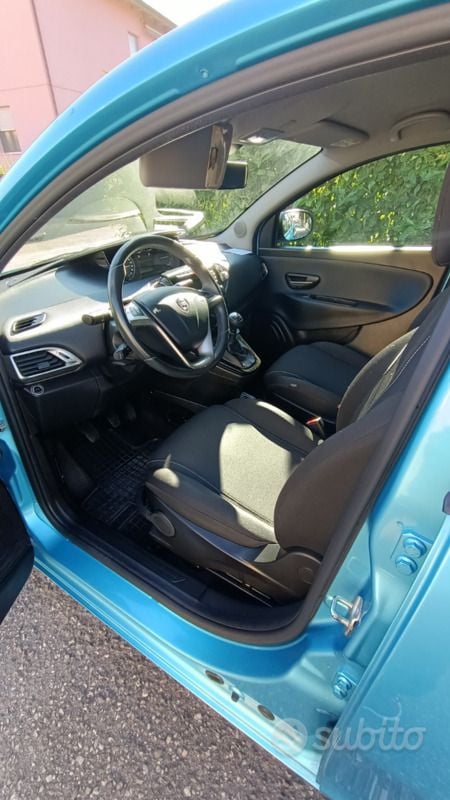 Usata Lancia Ypsilon 69 CV (50 kW) 2020 Blu Utilitaria