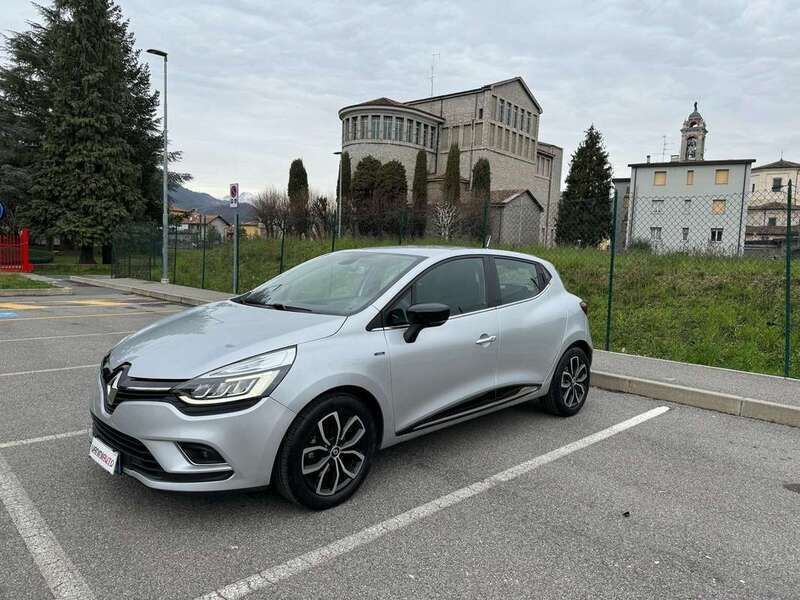 Argento Usata 2019 Renault Clio IV Tre volumi | 12.300 € (Buon prezzo) - Immagine 1/4