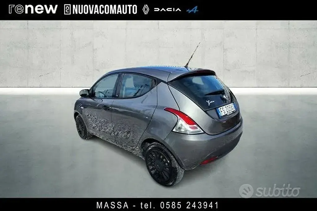 Usata Lancia Ypsilon 69 CV (50 kW) 2018 Grigio scuro Utilitaria