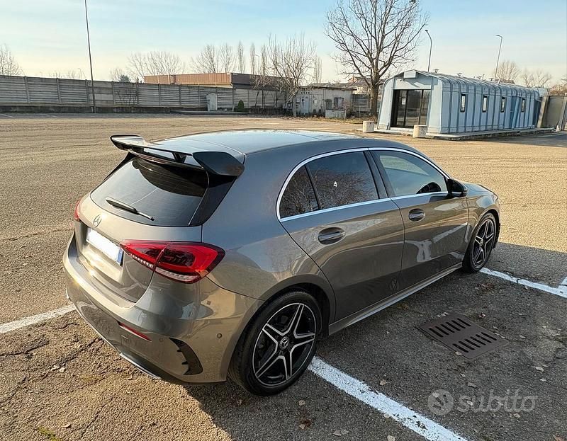 Usata Mercedes A180 AMG line 116 CV (85 kW) 2021 Grigio Berlina