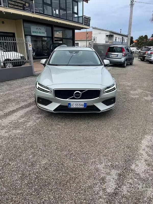 Usata Volvo V60 Business Edition 149 CV (109 kW) 2020 Beige Station wagon
