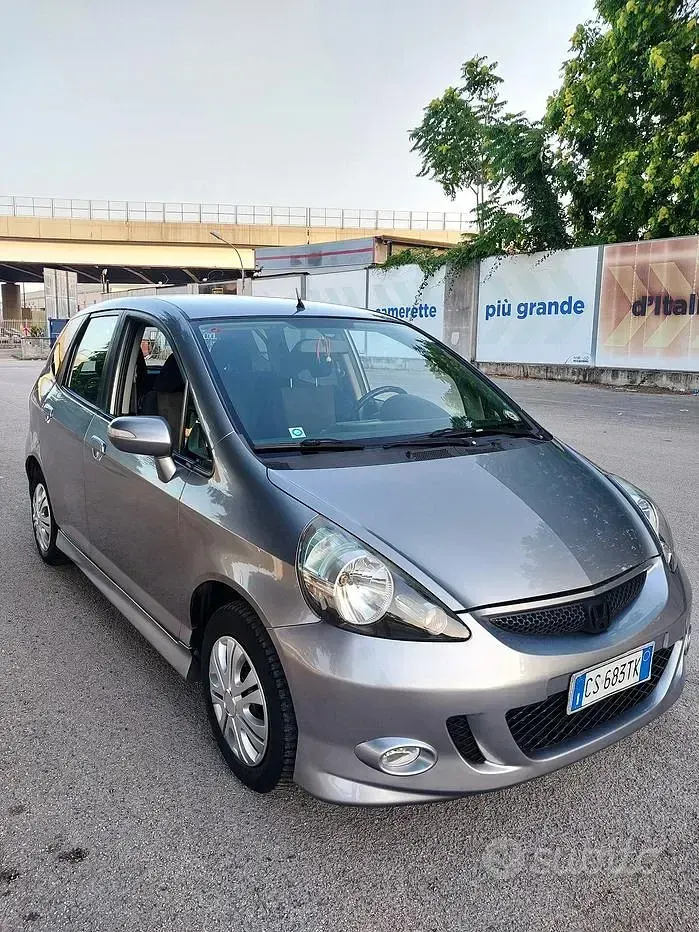 Usata Honda Jazz 83 CV (61 kW) 2004 Grigio Utilitaria