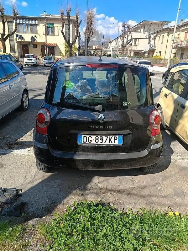 Usata Renault Modus 75 CV (55 kW) 2007 Nero Monovolume