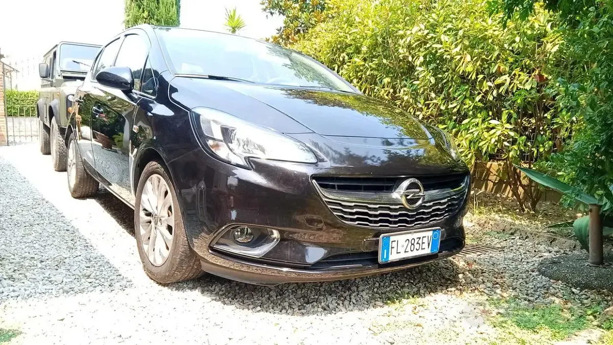 Usata Opel Corsa Cosmo 90 CV (66 kW) 2017 Nero Utilitaria