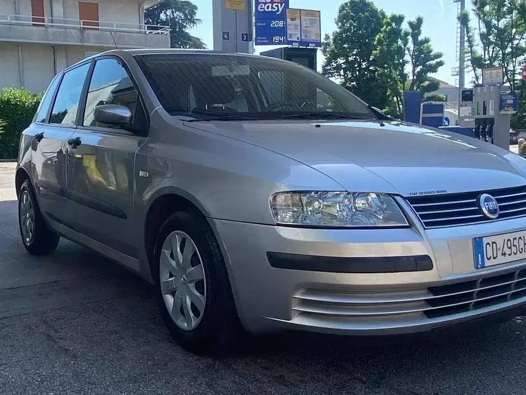 Usata Fiat Stilo Active 103 CV (75 kW) 2002 Argento Berlina