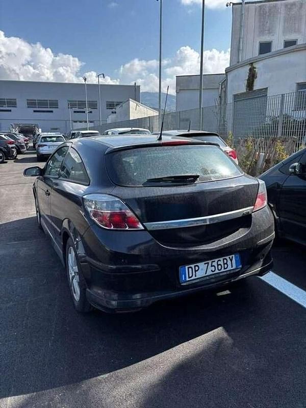 Usata Opel Astra GTC Enjoy 116 CV (85 kW) 2008 Nero Berlina