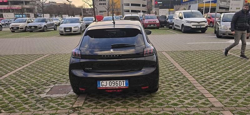 Usata Peugeot 208 Allure 102 CV (75 kW) 2022 Nero Utilitaria