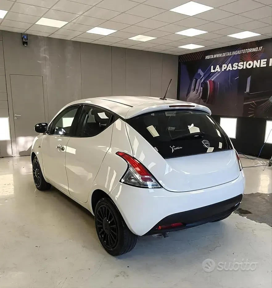 Usata Lancia Ypsilon 69 CV (50 kW) 2023 Bianco Utilitaria