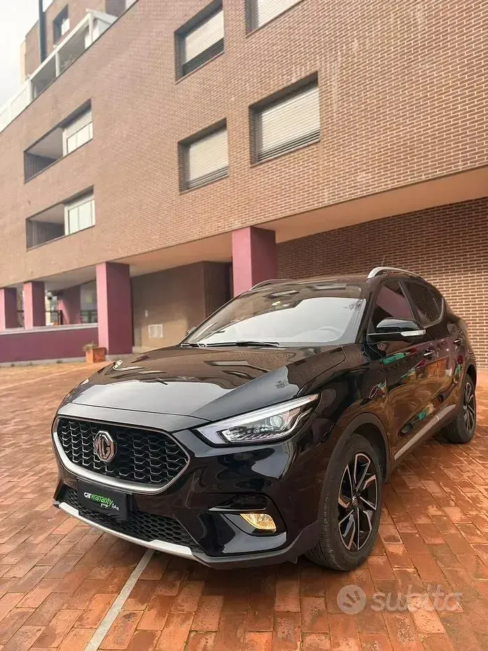 Usata MG ZS Luxury 106 CV (77 kW) 2024 Nero SUV