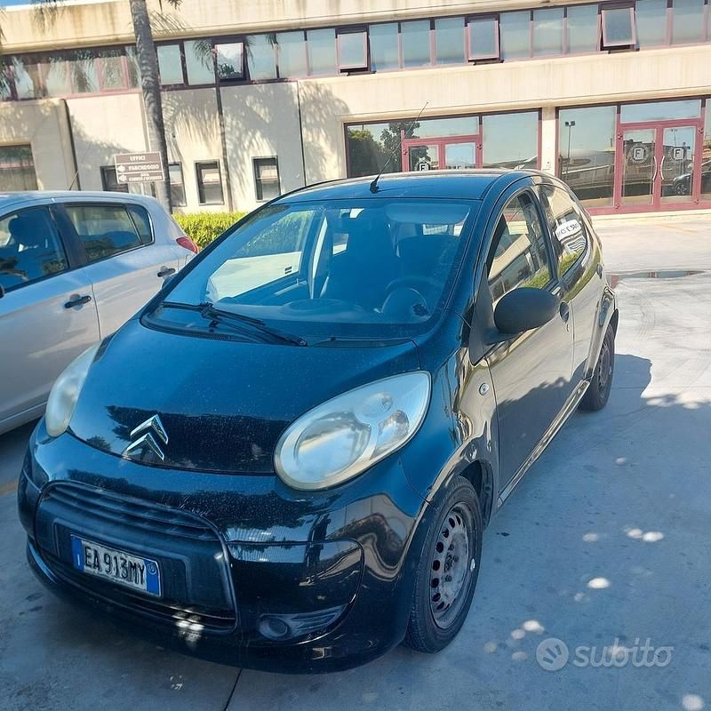 Nero Usata 2010 Citroën C1 Due volumi | 3550 € (Buon prezzo) - Immagine 1/4