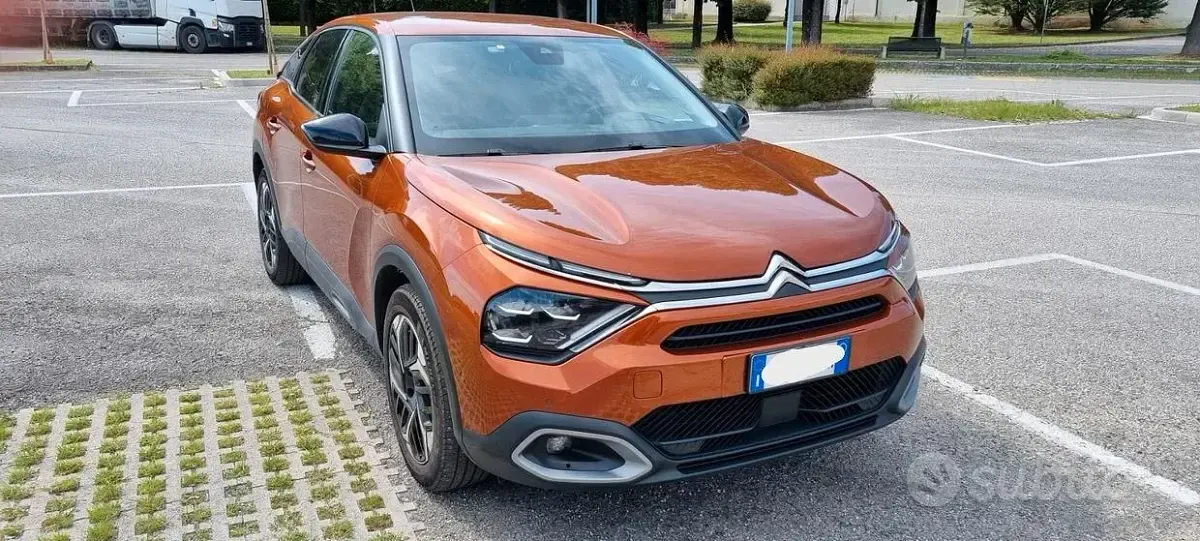 Usata Citroën C4 PureTech 131 CV (96 kW) 2022 Arancione Berlina