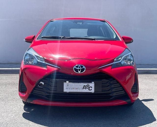 Usata Toyota Yaris Cool 100 CV (73 kW) 2020 Nero Berlina