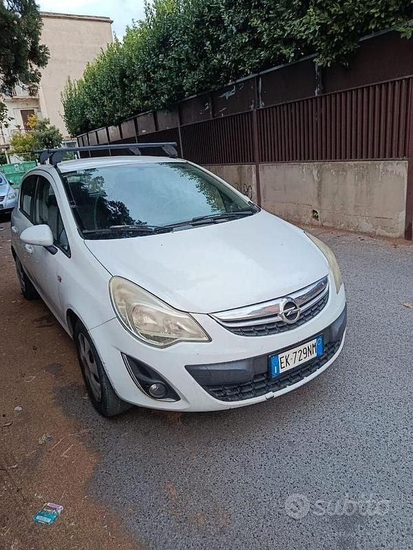 Usata Opel Corsa 85 CV (62 kW) 2011 Bianco Berlina