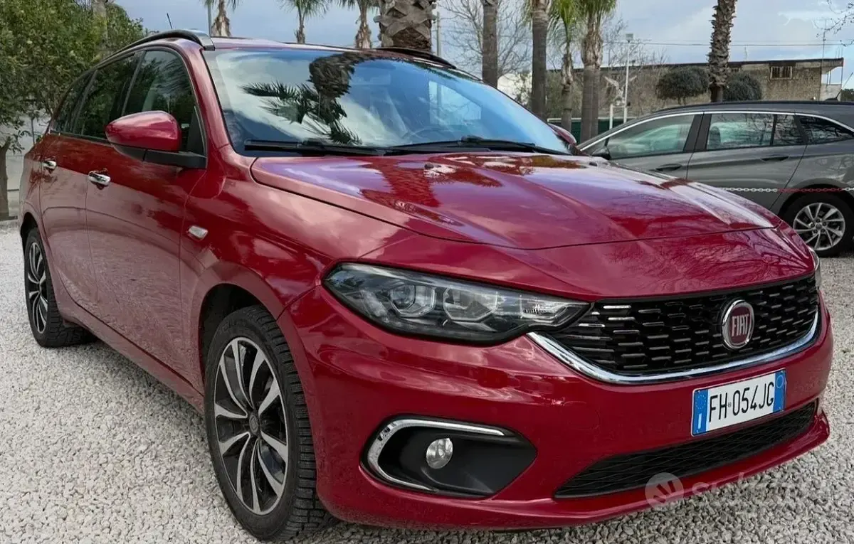 Usata Fiat Tipo Lounge 120 CV (88 kW) 2017 Rosso Station wagon