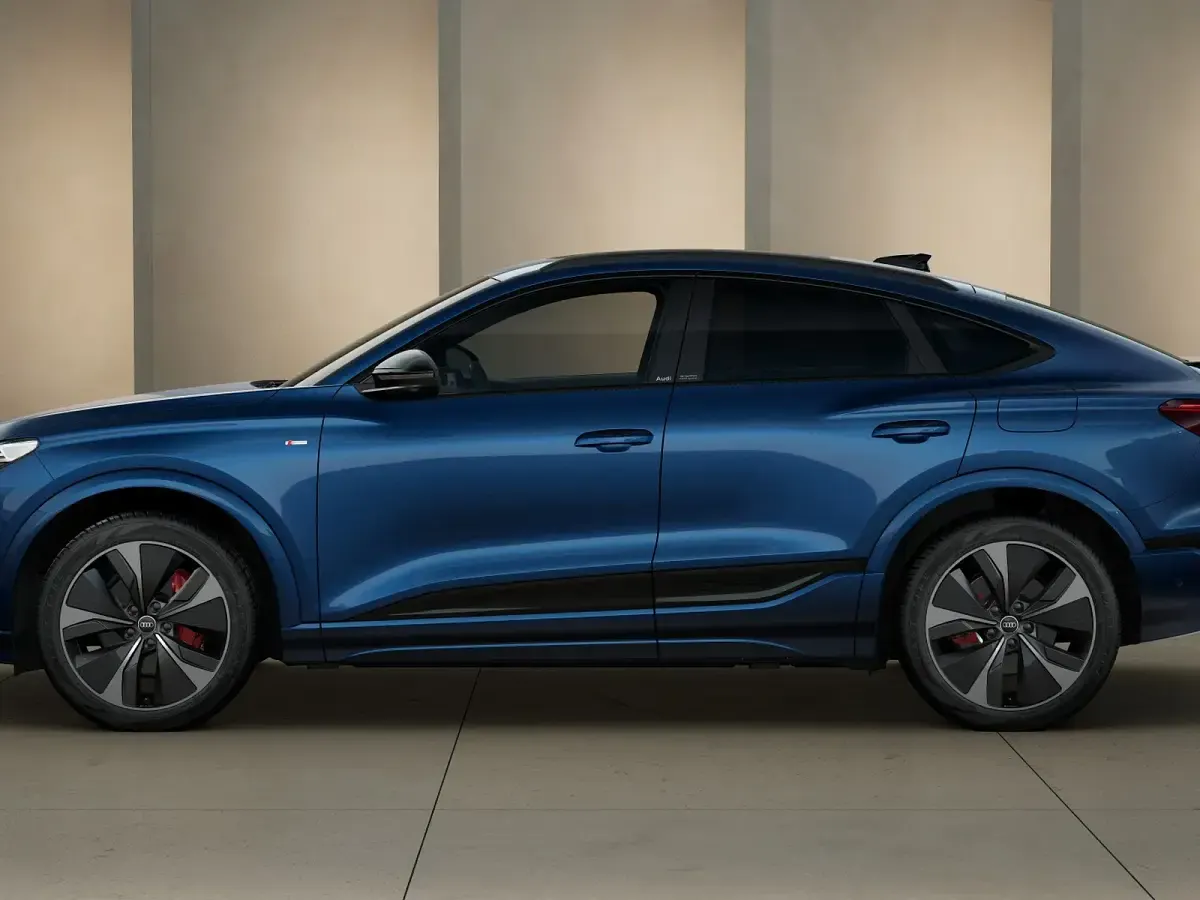 Nuova Audi Q6 Sportback e-tron S-Line 284 kW (387 CV) 2026 Blu ascari metallizzato SUV