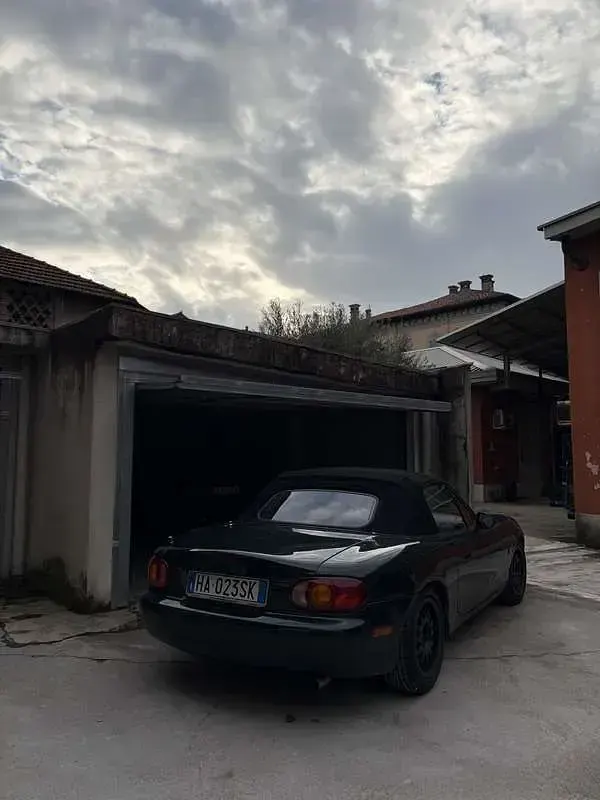 Usata Mazda MX5 140 CV (102 kW) 1998 Cabrio