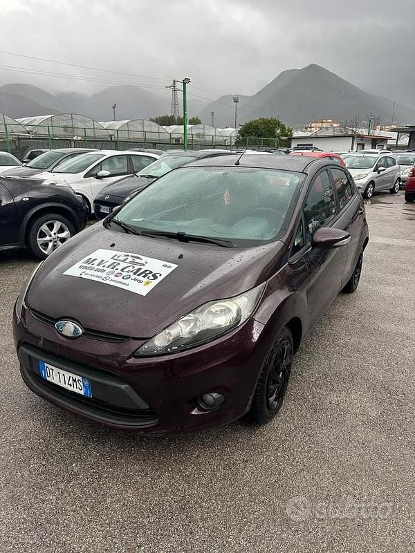 Usata Ford Fiesta Titanium 82 CV (60 kW) 2009 Viola Utilitaria