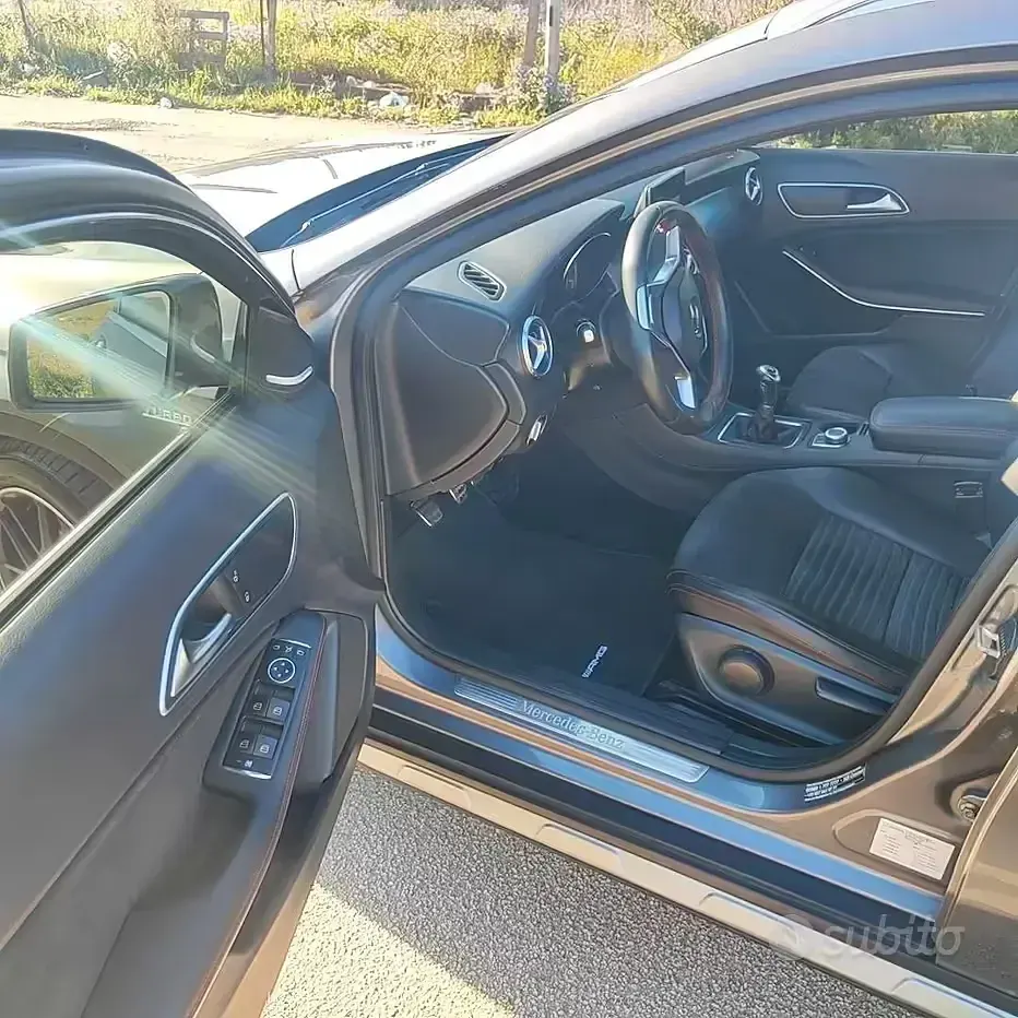 Usata Mercedes GLA200 136 CV (100 kW) 2015 Grigio SUV